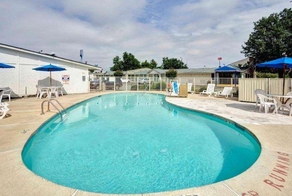 Knights Inn Burlington Nc Ανέσεις φωτογραφία
