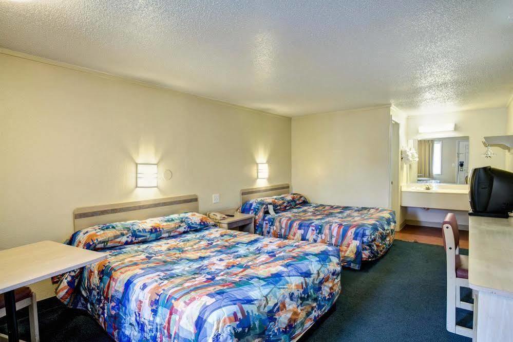 Knights Inn Burlington Nc Εξωτερικό φωτογραφία